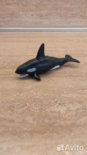 Игрушка Касатка из киндер макси