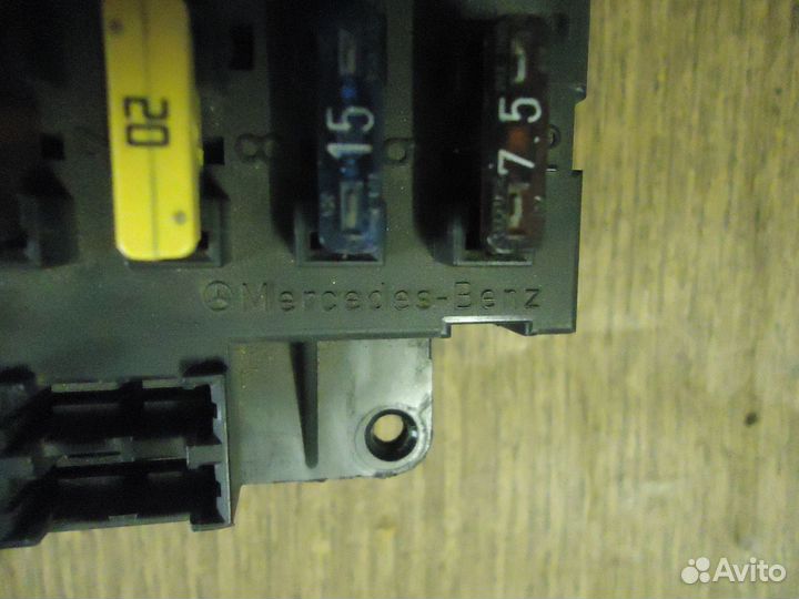 1405450101 блок предохранителей Mercedes-Benz W140