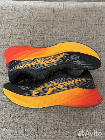 Кроссовки Asics Novablast 3