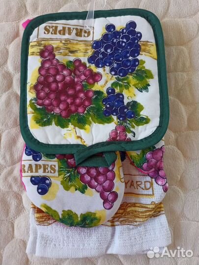 Новый кухонный набор: прихватки и полотенце