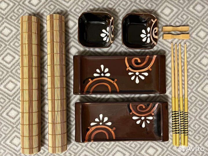 Тортница и набор для суши