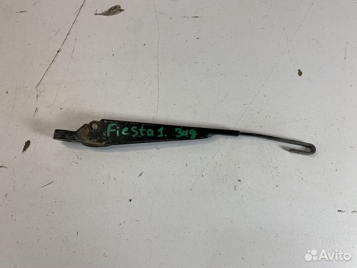 Ford Fiesta mk5 поводок дворника стеклоочистителя