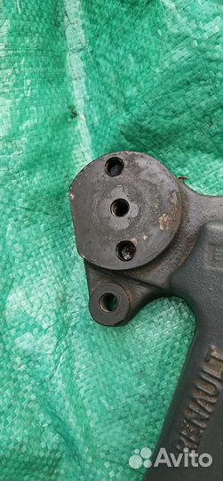 Кронштейн термомуфты renault 477737