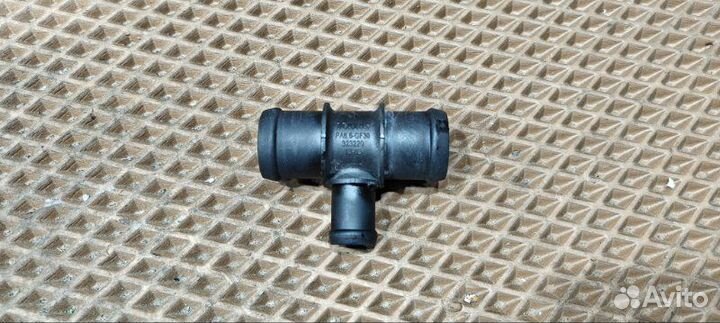 Тройник системы охлаждения Volkswagen Golf 5K1