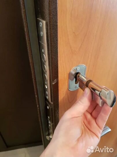 Частный мастер вскрытие дверей.авто.замена замка