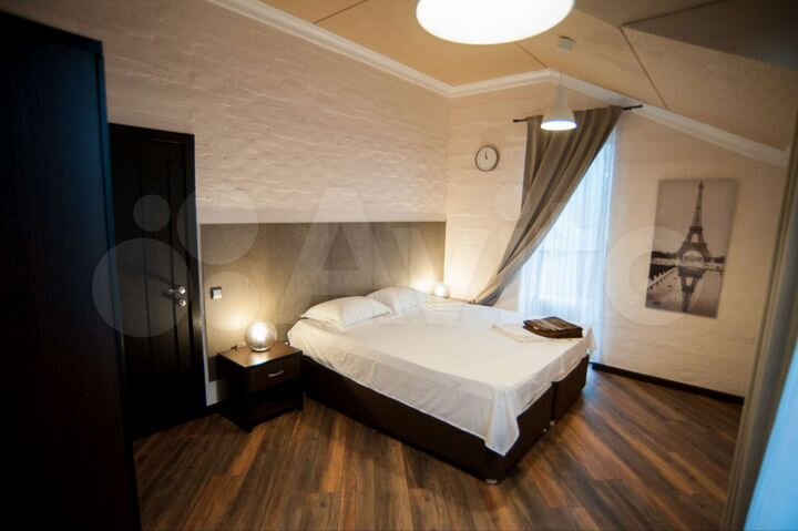 Дом 283,9 м² на участке 8 сот.