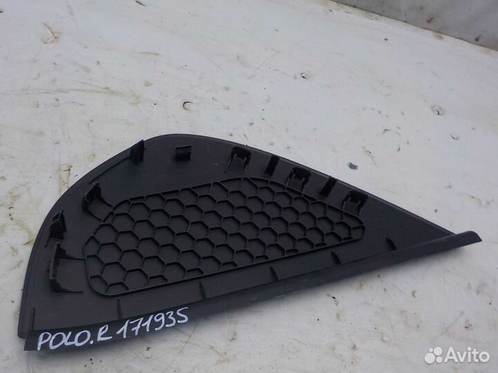 Накладка на торпеду правая Volkswagen Polo
