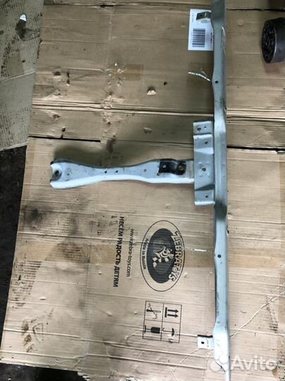 Рамка радиатора Hyundai Sonata