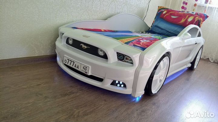 Детская кровать машина