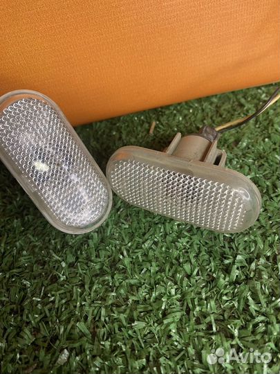 Повторитель поворота Renault Logan 1