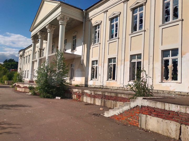 Здание, 5600 м²
