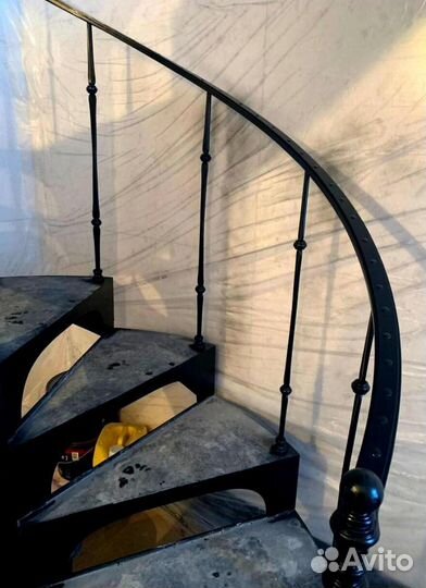 Лестничные перила кованные с монтажем