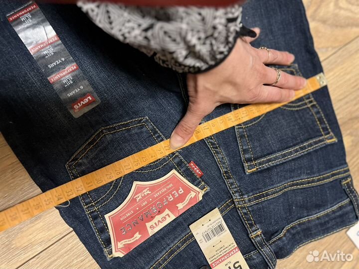 Новые джинсы Levi's