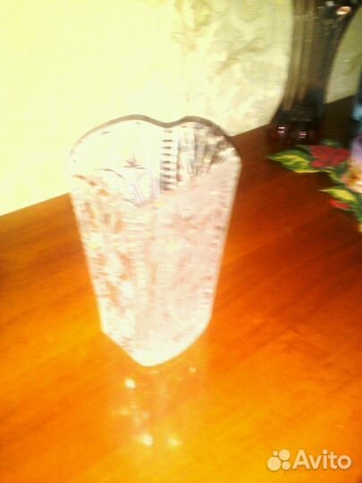 Продам хрустальную вазочку