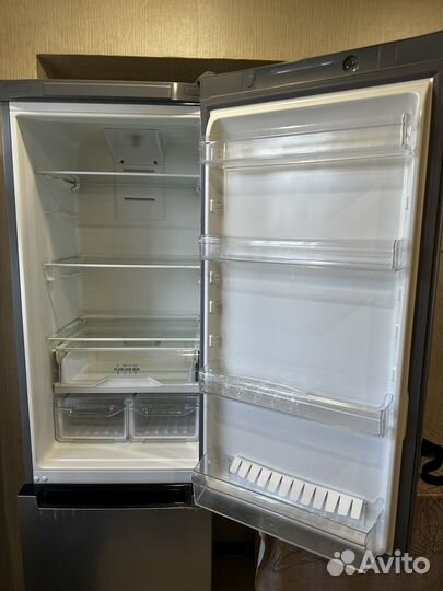 Холодильник Indesit ITF 120 X No Frost