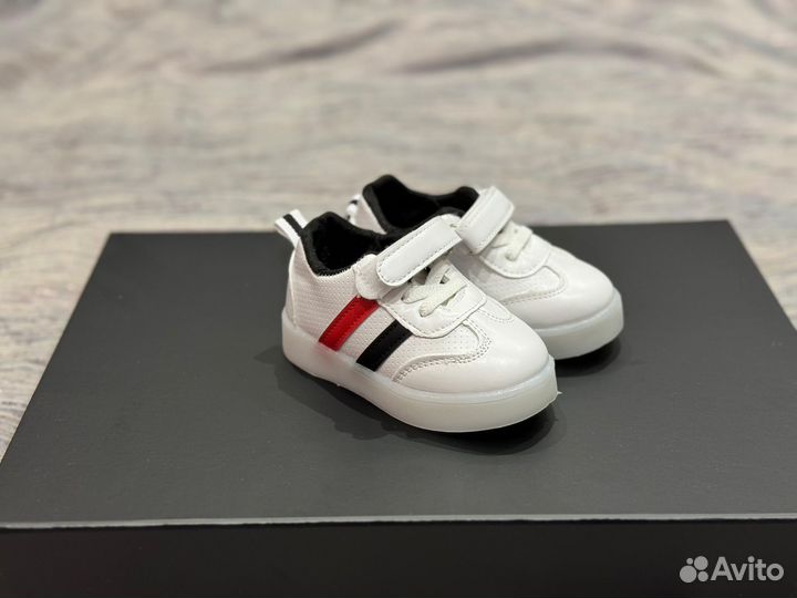 Кроссовки детские