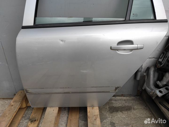 Дверь задняя левая на Opel Astra H Универсал Z157