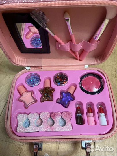 Чемоданчик с косметикой
