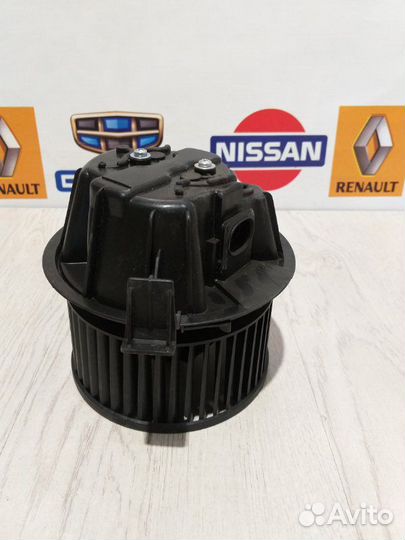 Вентилятор мотор печки отопителя Nissan terrano D1