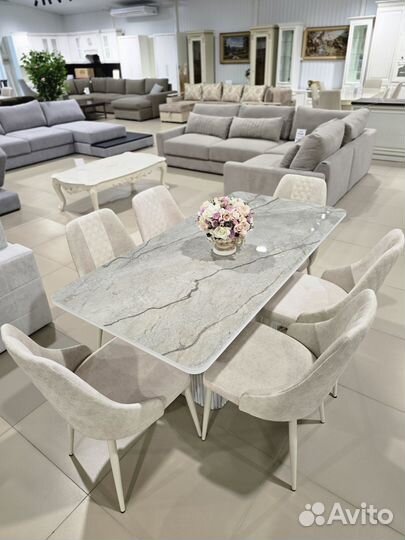 Кухонный стол обеденный