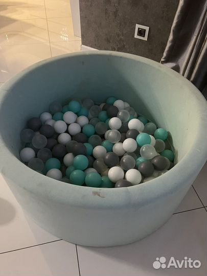 Сухой бассейн с шариками