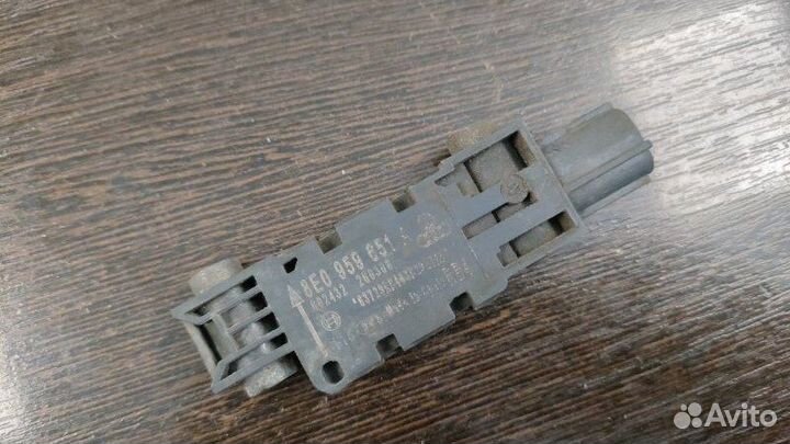 Датчик удара Audi A8 D3 6.0 BHT 2008