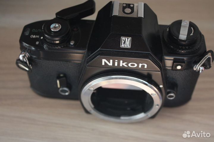 Nikon em