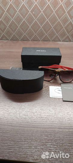 Солнцезащитные очки prada