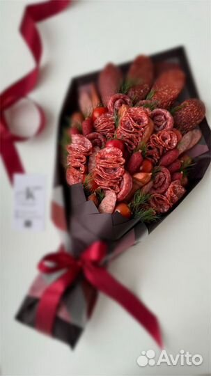 Подарочные композиции из колбас и сыров