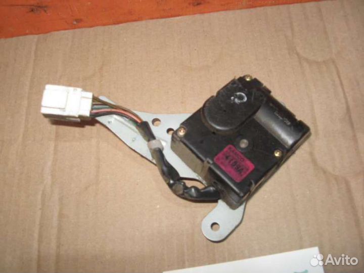 Моторчик заслонки отопителя Hyundai Sonata IV (EF)