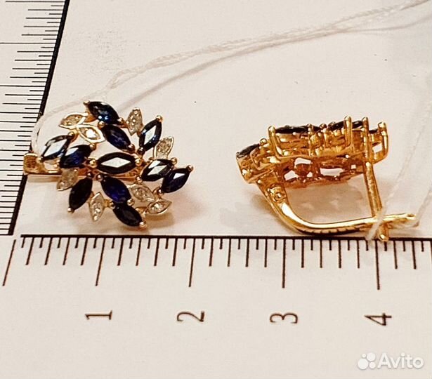 Золотые серьги с камнем