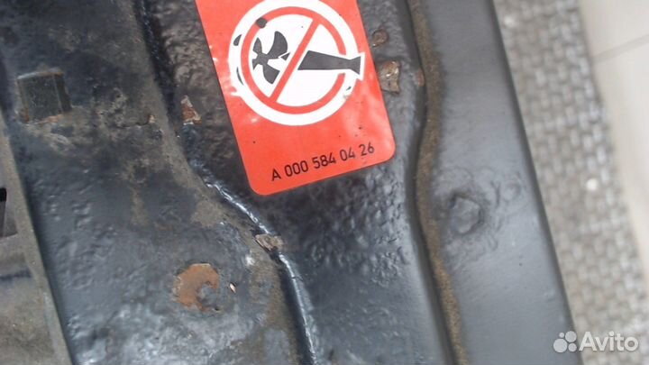 Рамка передняя Mercedes C W203, 2005