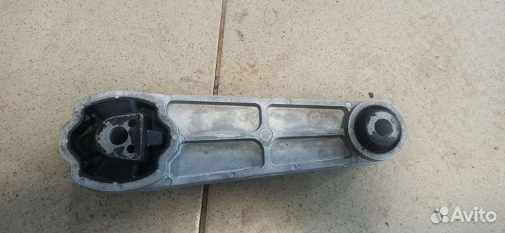 Подушка кпп renault, largus