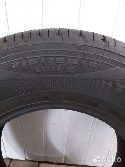 Kumho Road Venture ST KL11 215/75 R15 100S