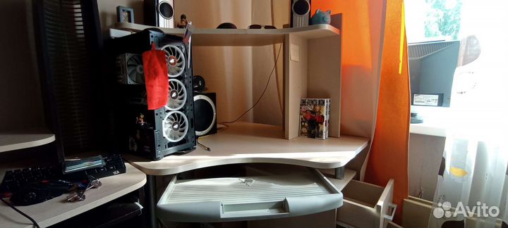 Компьютерный стол