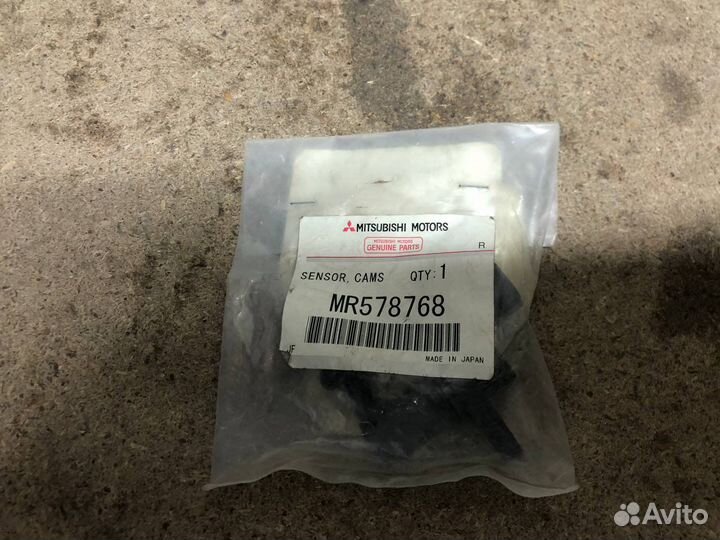 Датчик положения распредвала Mitsubishi MR578768