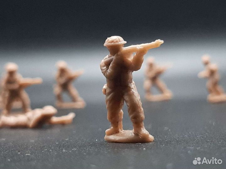 Резиновые солдатики 2 см (начало 90-х гг.)