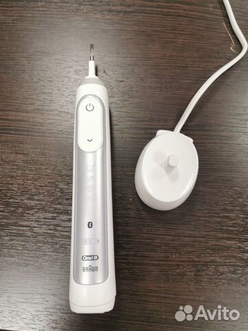 Электрическая зубная щётка Oral-B Genius 8000