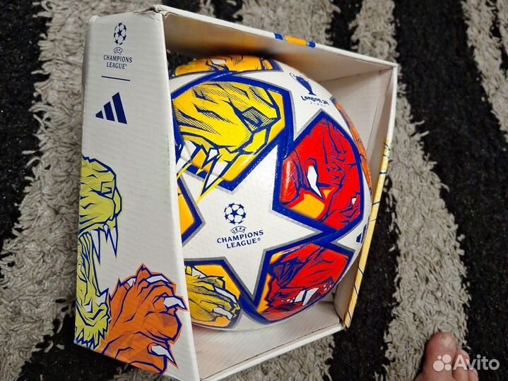 Официальный новый мяч лиги чемпионов