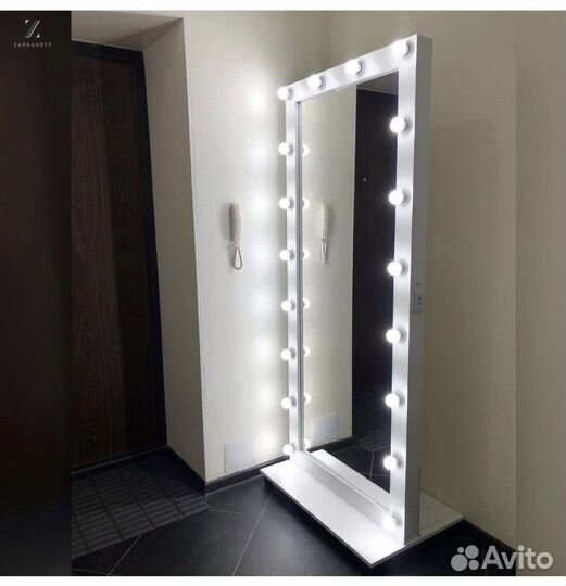 Большое гримерное зеркало