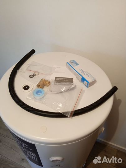 Электрический водонагреватель Electrolux EWH 200