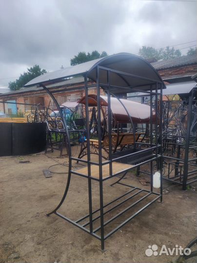 Мангал с крышей