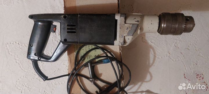 Продаю электродрель