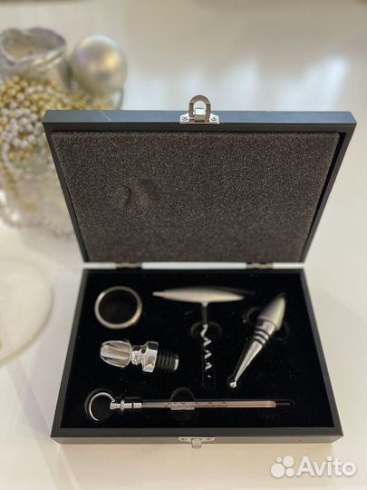 Подарочный набор для вина в футляре аксессуары