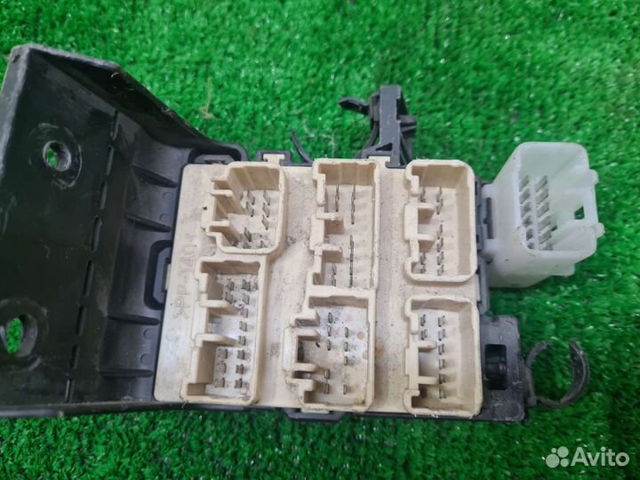 Блок предохранителей Toyota Avensis t250 Авенси