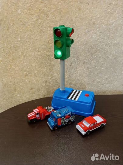 Светофор Mobicaro, машинки