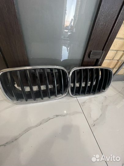 Решотка радиатора ноздри капота bmw x5 e70