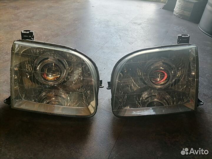 Фары toyota sequoia