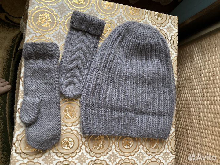 Варежки и шапка