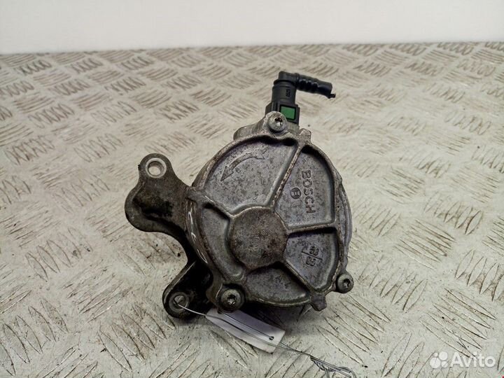 Насос вакуумный Volvo S40 2 2006 30725859